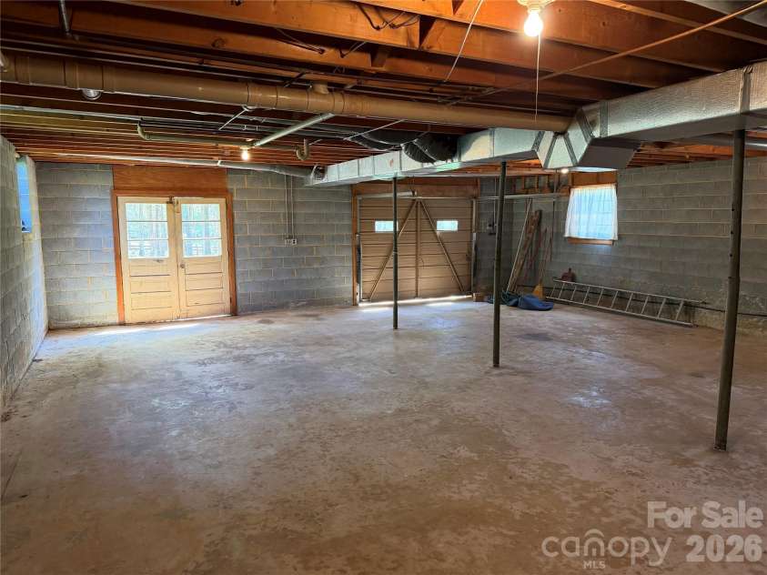1466 Peaceful Valley Drive, Hickory, NC 28602.  MLS# CAR4368162, YatesRealty ID 17200. 