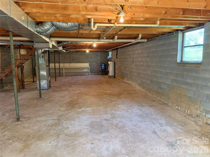 1466 Peaceful Valley Drive, Hickory, NC 28602.  MLS# CAR4368162, YatesRealty ID 17200. 