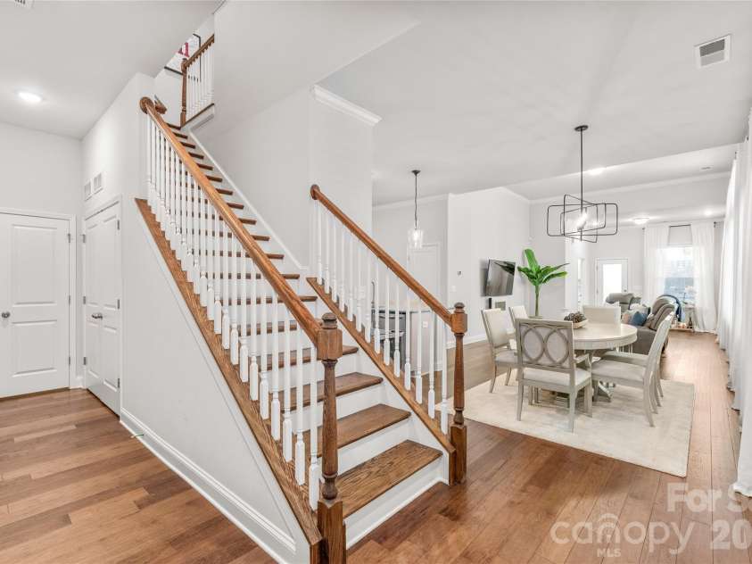 411 Belton Street, Charlotte, NC 28209.  MLS# CAR4321222, YatesRealty ID 17202. Hardwoods greet you upon entry, complemented by soaring 10’ ceilings for a bright, open feel.