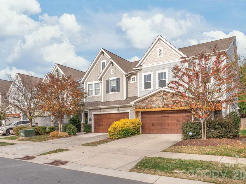 411 Belton Street, Charlotte, NC 28209.  MLS# CAR4321222, YatesRealty ID 17202. The perfect blend of convenience and privacy with only one shared wall.