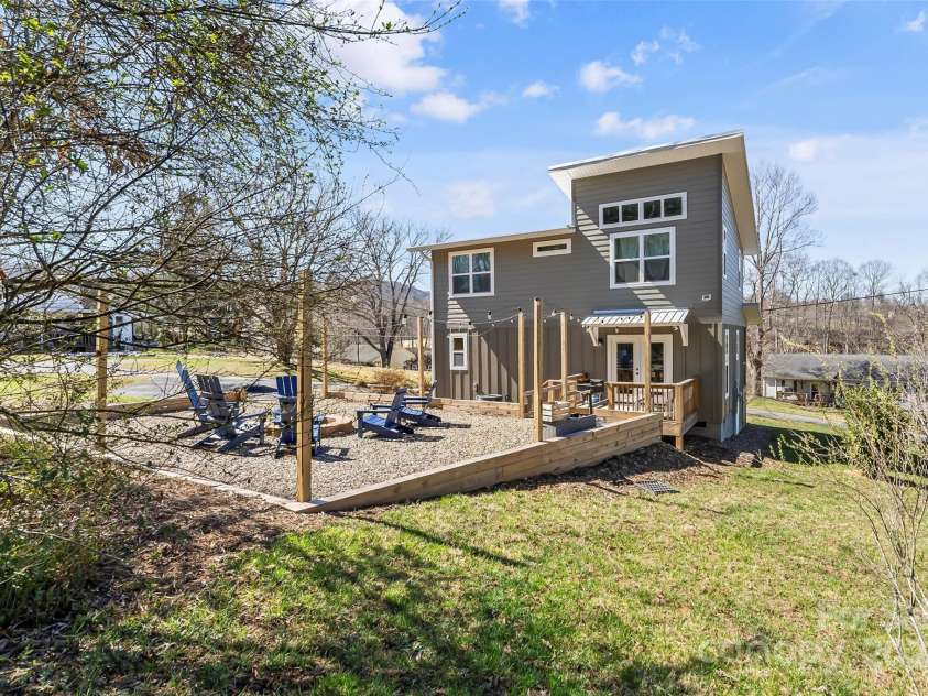 54 Banks Town Road, Weaverville, NC 28787.  MLS# CAR4237068, YatesRealty ID 17202. 