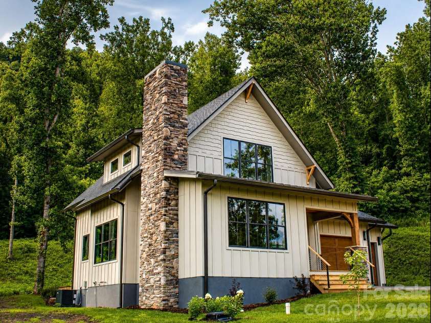 100 Bear Tree Cove, Canton, NC 28716.  MLS# CAR4358162, YatesRealty ID 17204. Fairway Wood