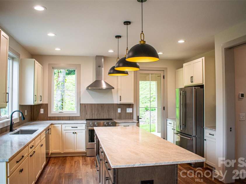 100 Bear Tree Cove, Canton, NC 28716.  MLS# CAR4358162, YatesRealty ID 17204. Kitchen