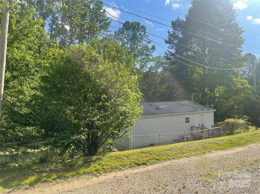 19 Harkins Lane, Marshall, NC 28753.  MLS# CAR4257877, YatesRealty ID 17207. 