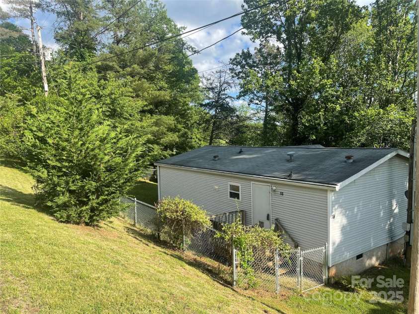 19 Harkins Lane, Marshall, NC 28753.  MLS# CAR4257877, YatesRealty ID 17207. 