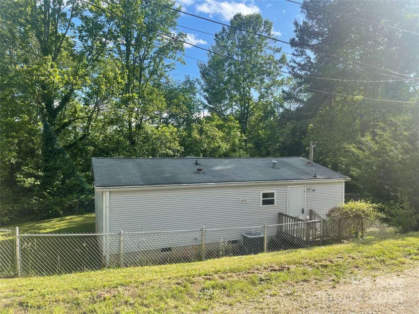 19 Harkins Lane, Marshall, NC 28753.  MLS# CAR4257877, YatesRealty ID 17207. 