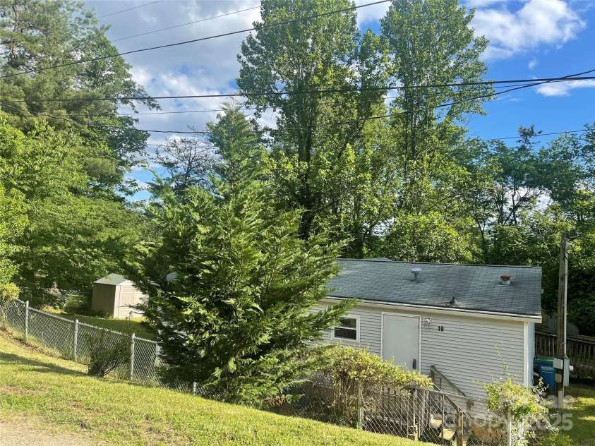 19 Harkins Lane, Marshall, NC 28753.  MLS# CAR4257877, YatesRealty ID 17207. 