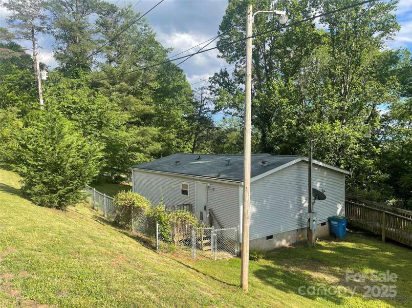 19 Harkins Lane, Marshall, NC 28753.  MLS# CAR4257877, YatesRealty ID 17207. 