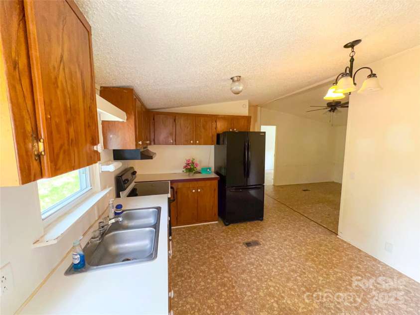 19 Harkins Lane, Marshall, NC 28753.  MLS# CAR4257877, YatesRealty ID 17207. 