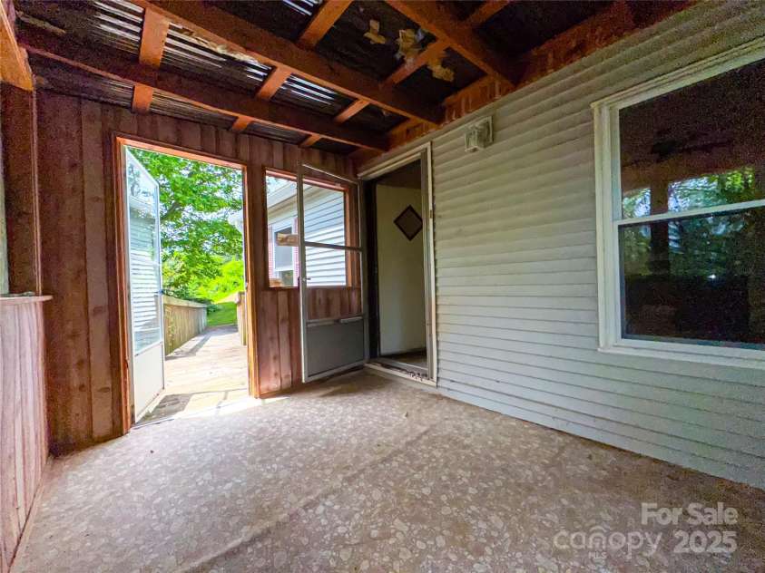 19 Harkins Lane, Marshall, NC 28753.  MLS# CAR4257877, YatesRealty ID 17207. 