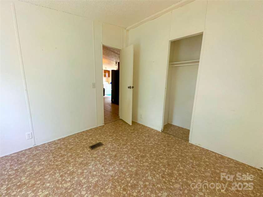 19 Harkins Lane, Marshall, NC 28753.  MLS# CAR4257877, YatesRealty ID 17207. 