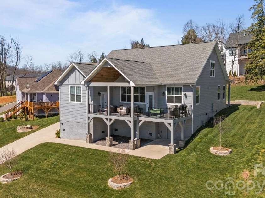 112 Meadow Breeze Road, Arden, NC 28704.  MLS# CAR4360371, YatesRealty ID 17208. 