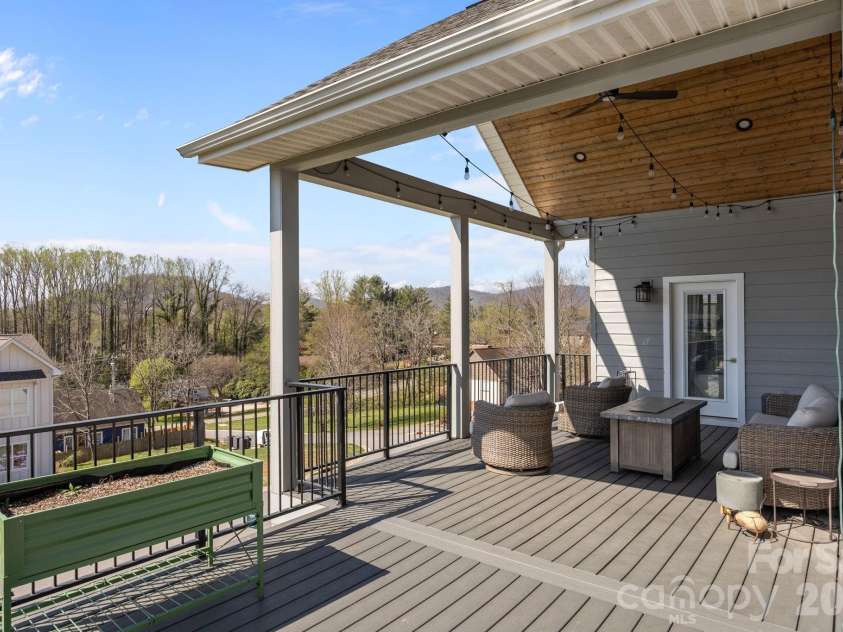112 Meadow Breeze Road, Arden, NC 28704.  MLS# CAR4360371, YatesRealty ID 17208. 