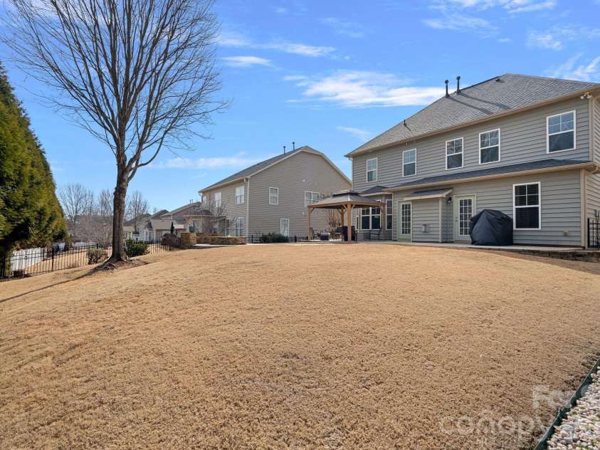 135 Rainberry Drive, Mooresville, NC 28117.  MLS# CAR4345698, YatesRealty ID 1721. Meticulously maintained backyard is functional, practical, fully fenced, and ready for your furry friends.