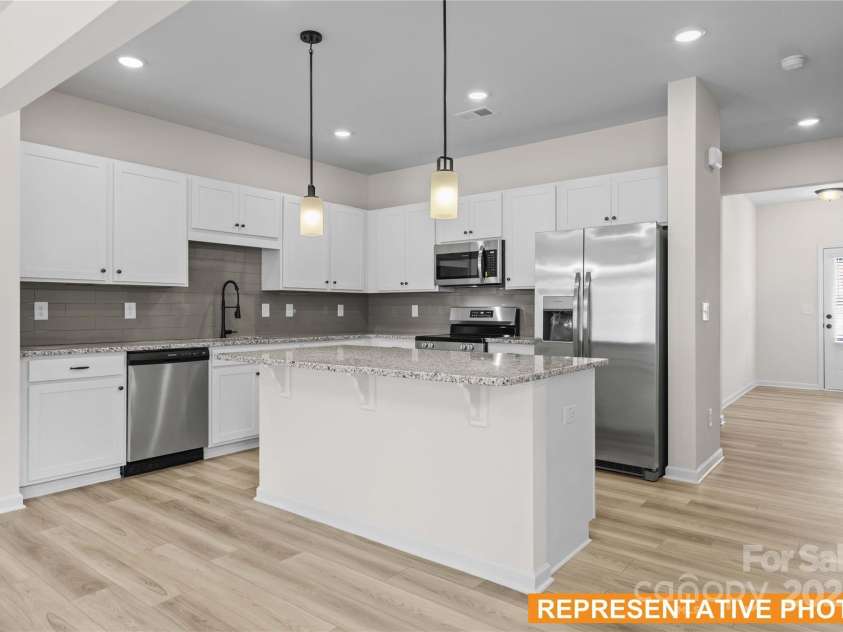 6009 Jasmine Branch Road, Charlotte, NC 28216.  MLS# CAR4261490, YatesRealty ID 17210. Suwanee Kitchen