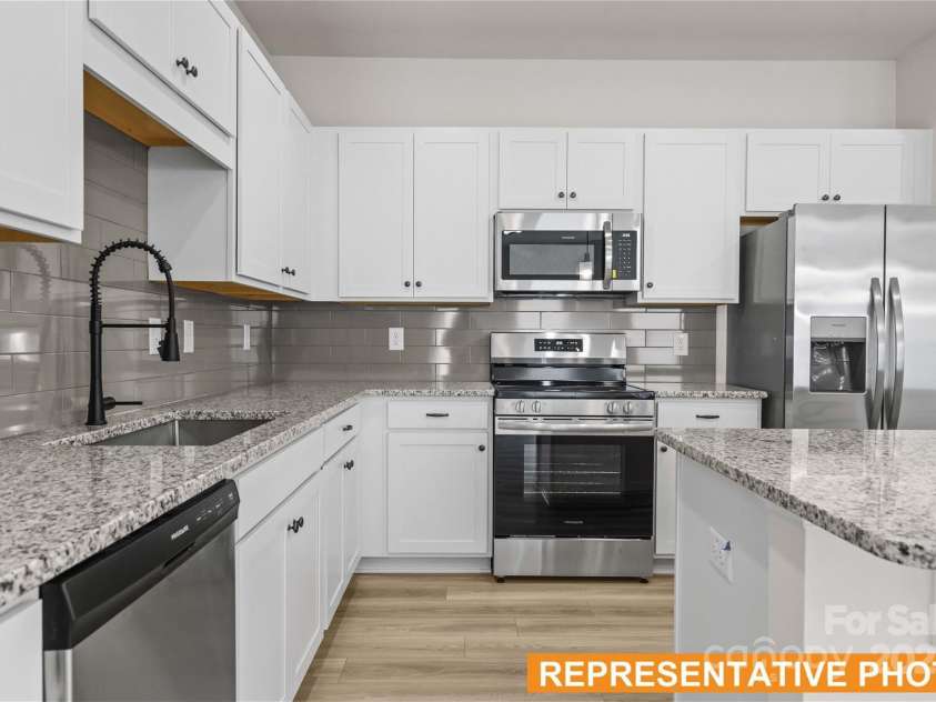 6009 Jasmine Branch Road, Charlotte, NC 28216.  MLS# CAR4261490, YatesRealty ID 17210. Suwanee Kitchen