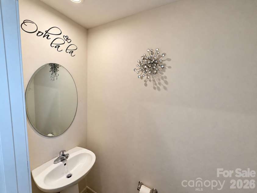 5356 Austin Knoll Court, Charlotte, NC 28269.  MLS# CAR4430727, YatesRealty ID 17213. 1st Floor Bathroom