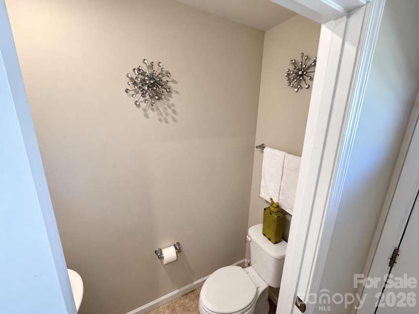5356 Austin Knoll Court, Charlotte, NC 28269.  MLS# CAR4430727, YatesRealty ID 17213. 1st Floor Bathroom