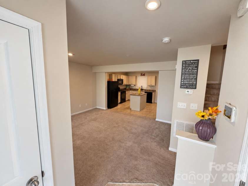 5356 Austin Knoll Court, Charlotte, NC 28269.  MLS# CAR4430727, YatesRealty ID 17213. Entry