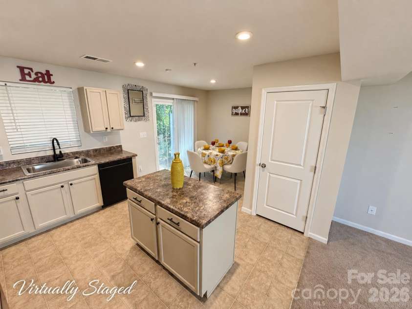 5356 Austin Knoll Court, Charlotte, NC 28269.  MLS# CAR4430727, YatesRealty ID 17213. Kitchen (virtually staged)