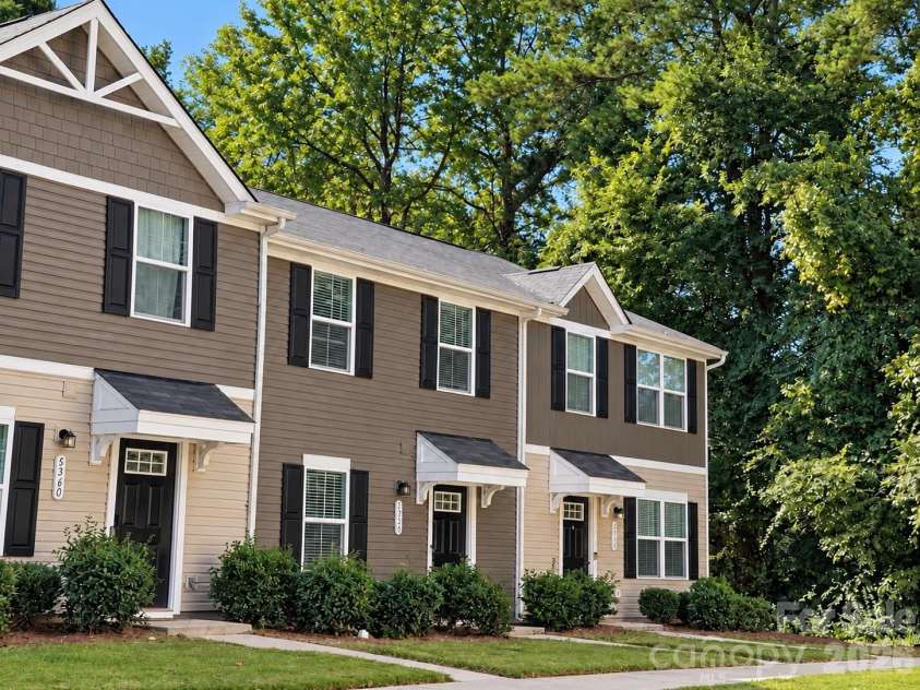 5356 Austin Knoll Court, Charlotte, NC 28269.  MLS# CAR4430727, YatesRealty ID 17213. Welcome Home!
