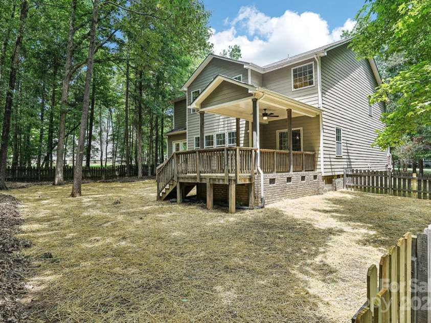 8521 Aspen Court, Charlotte, NC 28227.  MLS# CAR4261042, YatesRealty ID 17213. 
