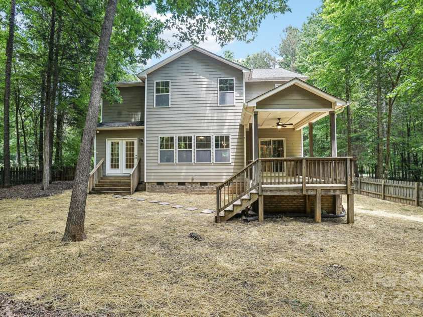 8521 Aspen Court, Charlotte, NC 28227.  MLS# CAR4261042, YatesRealty ID 17213. 