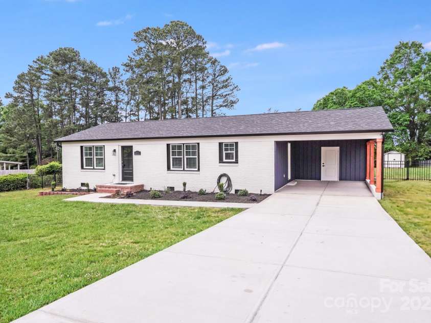 11 Cobblestone Lane, Concord, NC 28027.  MLS# CAR4249487, YatesRealty ID 17214. 