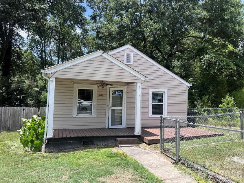 409 Maple Street, Dallas, NC 28034.  MLS# CAR4395537, YatesRealty ID 17214. 