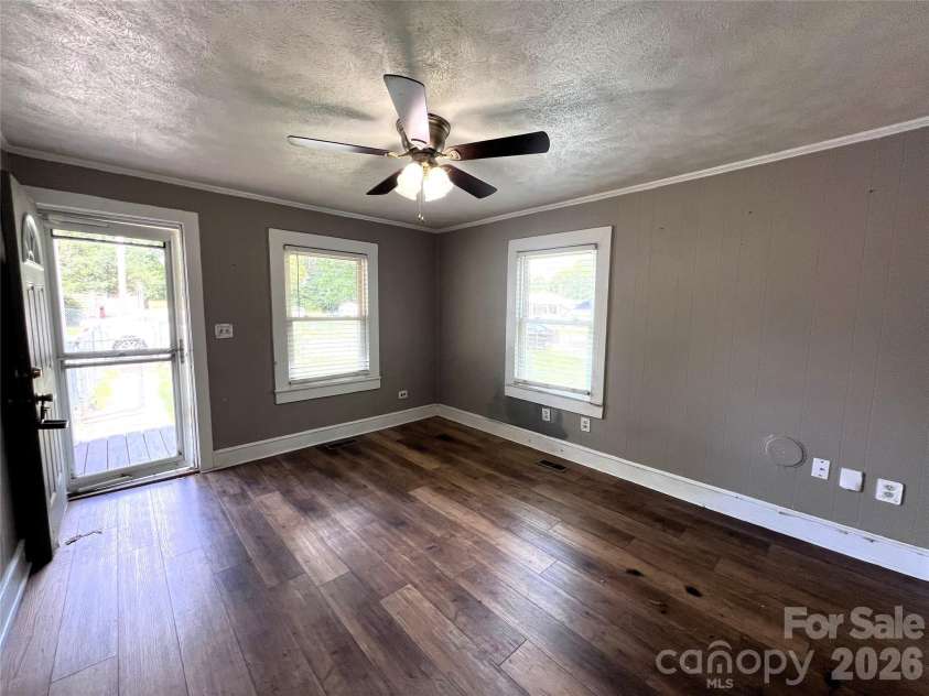 409 Maple Street, Dallas, NC 28034.  MLS# CAR4395537, YatesRealty ID 17214. 