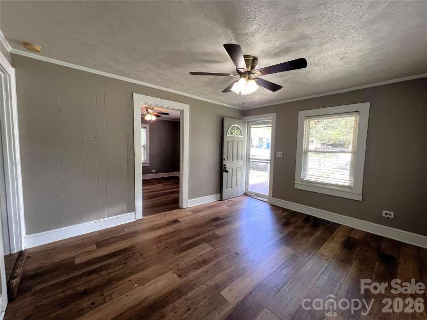 409 Maple Street, Dallas, NC 28034.  MLS# CAR4395537, YatesRealty ID 17214. 