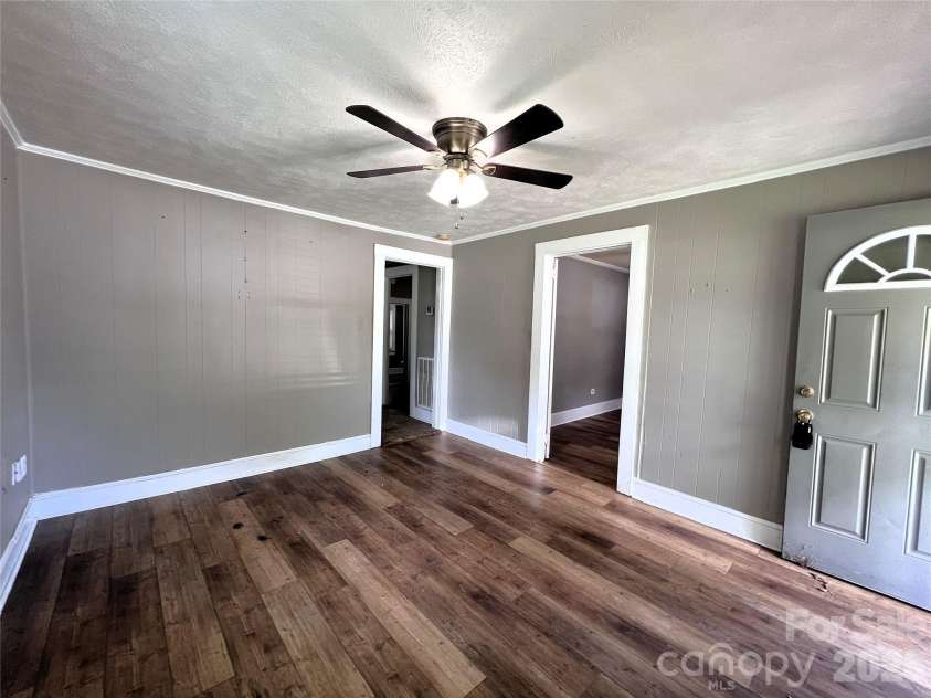 409 Maple Street, Dallas, NC 28034.  MLS# CAR4395537, YatesRealty ID 17214. 