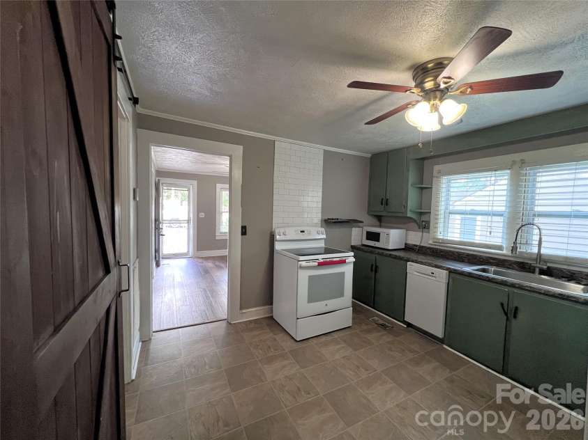 409 Maple Street, Dallas, NC 28034.  MLS# CAR4395537, YatesRealty ID 17214. 