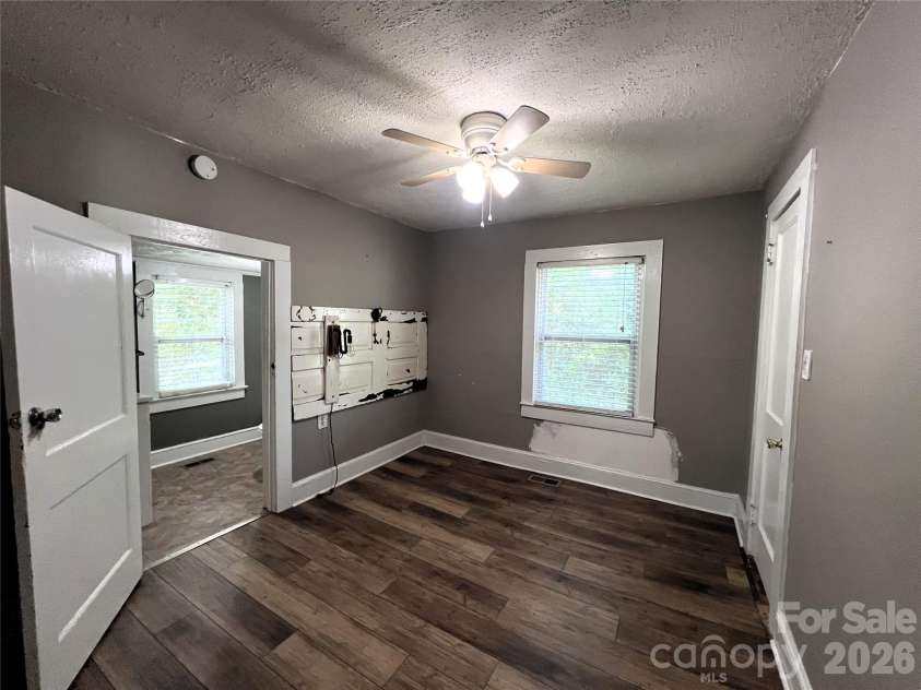 409 Maple Street, Dallas, NC 28034.  MLS# CAR4395537, YatesRealty ID 17214. 
