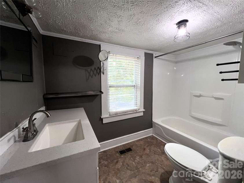 409 Maple Street, Dallas, NC 28034.  MLS# CAR4395537, YatesRealty ID 17214. 