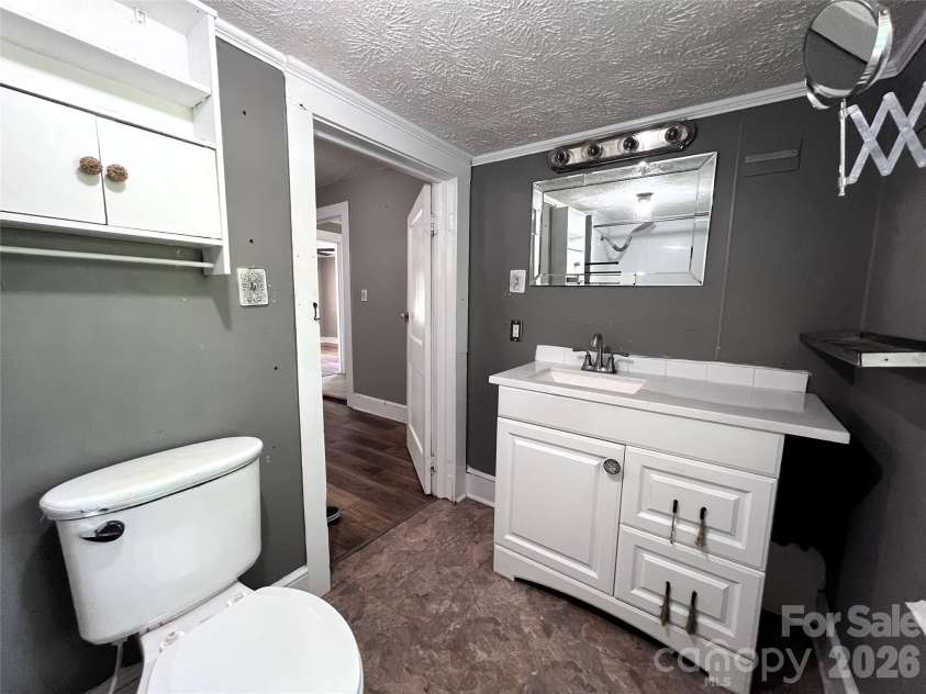 409 Maple Street, Dallas, NC 28034.  MLS# CAR4395537, YatesRealty ID 17214. 