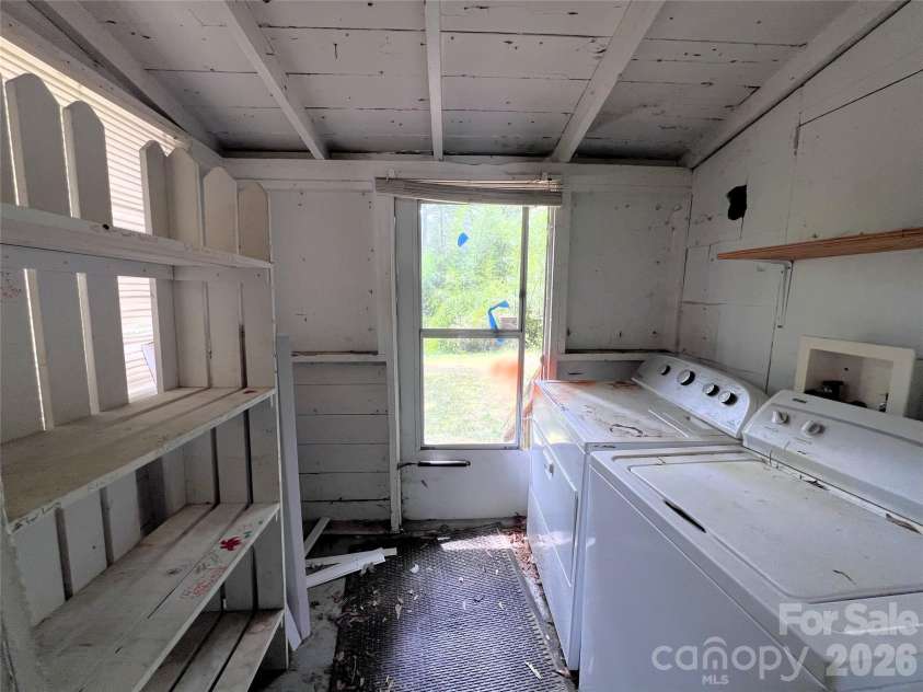 409 Maple Street, Dallas, NC 28034.  MLS# CAR4395537, YatesRealty ID 17214. 