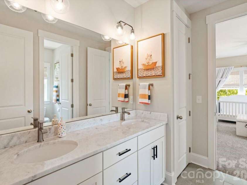 1568 Riverwalk Parkway, Rock Hill, SC 29730.  MLS# CAR4373340, YatesRealty ID 17215. Guest Bathroom