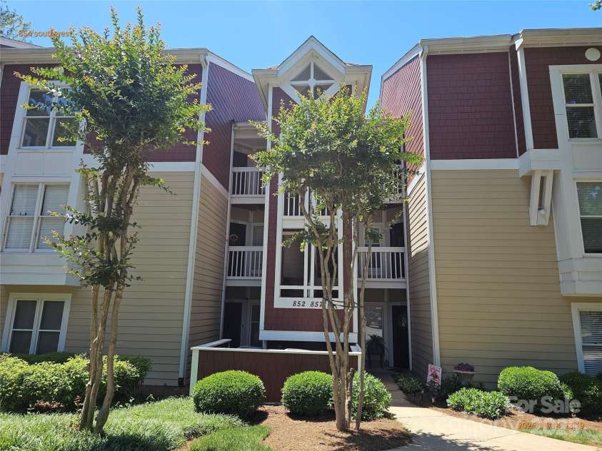 854 Southwest Drive, Davidson, NC 28036.  MLS# CAR4265992, YatesRealty ID 17215. 