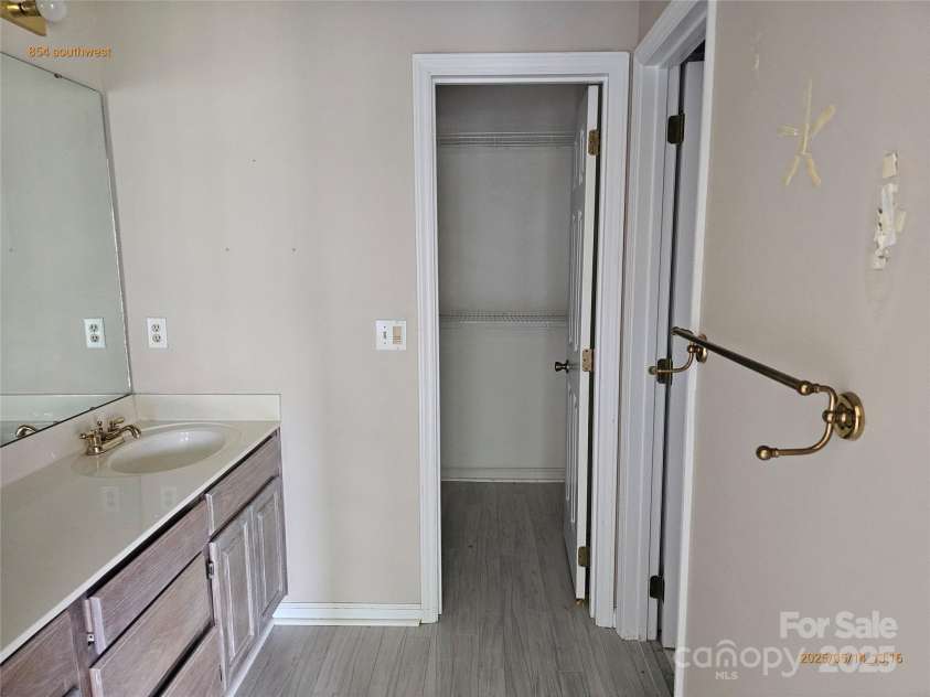 854 Southwest Drive, Davidson, NC 28036.  MLS# CAR4265992, YatesRealty ID 17215. 