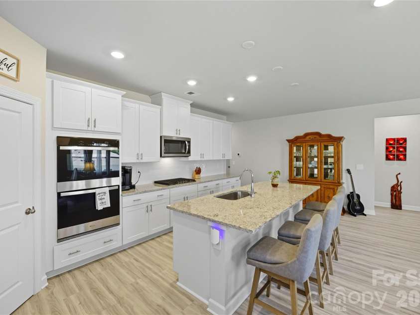 2023 Merida Street, Charlotte, NC 28214.  MLS# CAR4306693, YatesRealty ID 17217. Kitchen