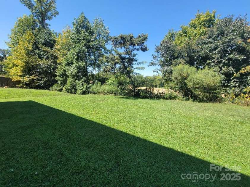 2108 Cranberry Woods Court, Charlotte, NC 28208.  MLS# CAR4230719, YatesRealty ID 17218. 