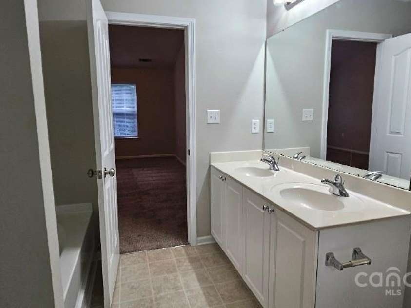 2108 Cranberry Woods Court, Charlotte, NC 28208.  MLS# CAR4230719, YatesRealty ID 17218. 