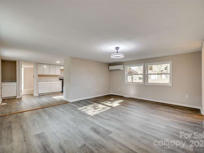 260 Amelia Drive, Fort Mill, SC 29715.  MLS# CAR4205106, YatesRealty ID 1722. Living Room