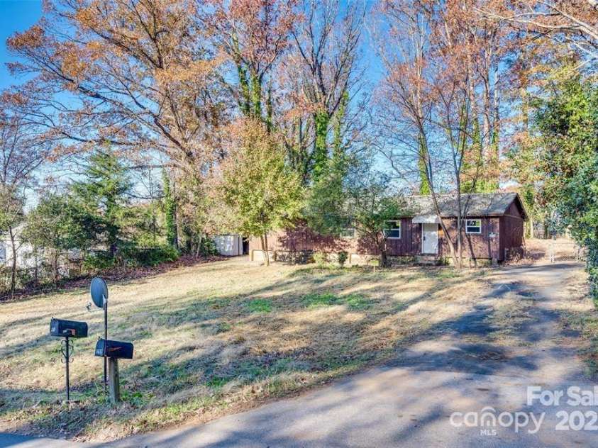 260 Amelia Drive, Fort Mill, SC 29715.  MLS# CAR4313275, YatesRealty ID 1722. 