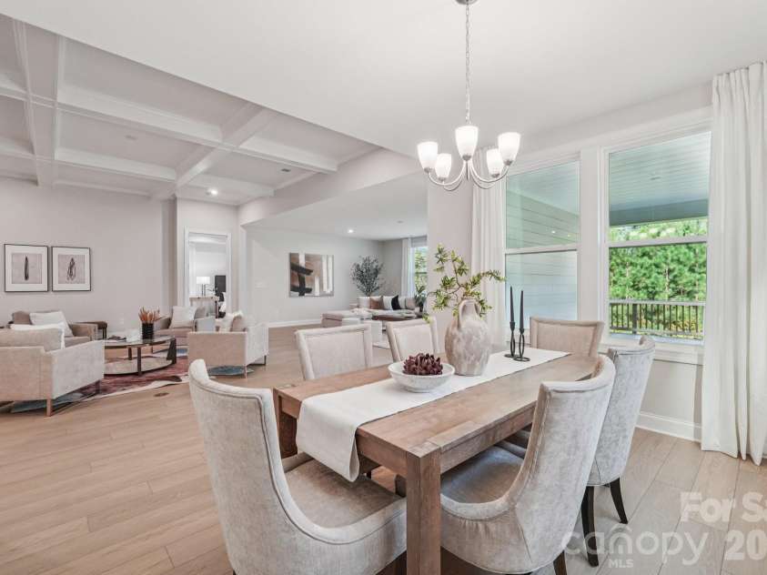 13222 Cozy Court, Charlotte, NC 28215.  MLS# CAR4362371, YatesRealty ID 17222. Bright dining area positioned for both everyday meals and entertaining.