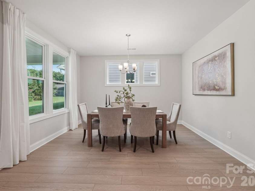 13222 Cozy Court, Charlotte, NC 28215.  MLS# CAR4362371, YatesRealty ID 17222. Bright dining space offering a comfortable setting for meals and conversation.