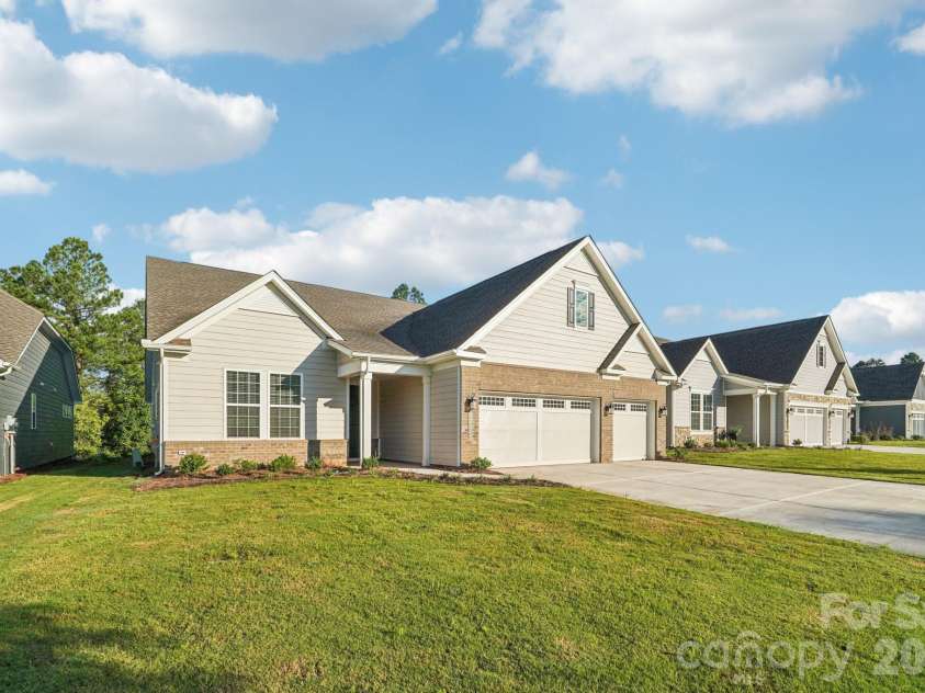 13222 Cozy Court, Charlotte, NC 28215.  MLS# CAR4362371, YatesRealty ID 17222. Ranch style home in the wonderful Cresswinds Community.