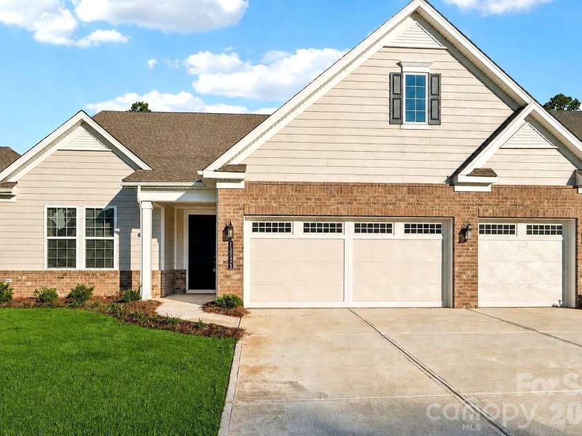 13222 Cozy Court, Charlotte, NC 28215.  MLS# CAR4362371, YatesRealty ID 17222. Welcoming curb appeal with clean lines, neutral tones, and a well-maintained lawn creating a polished first impression.