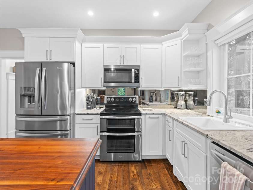 328 Mccoy Cove Road, Black Mountain, NC 28711.  MLS# CAR4248740, YatesRealty ID 17223. 